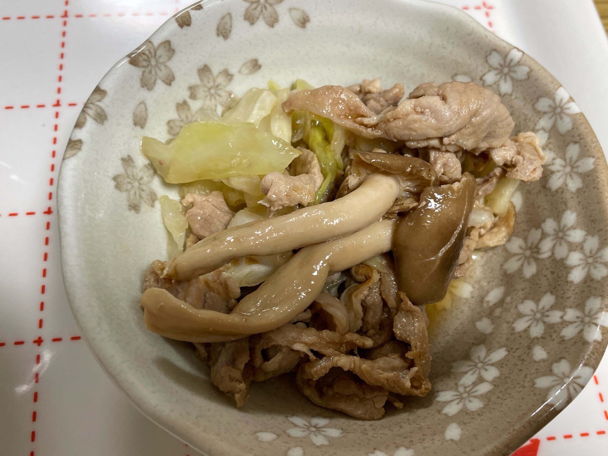 豚、しめじ、キャベツ炒め