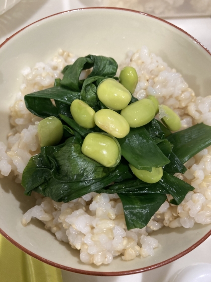 鶏ガラスープで長ネギを炒めました。