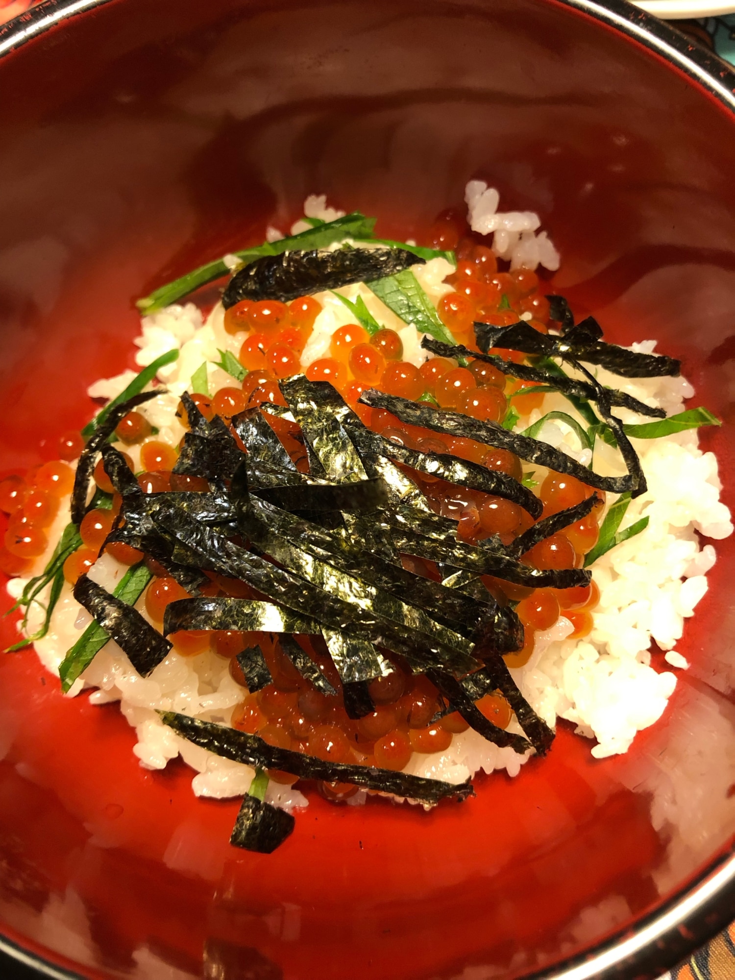 ご飯にたっぷり♪いくら丼 レシピ・作り方 by ぺっころり - 楽天レシピ