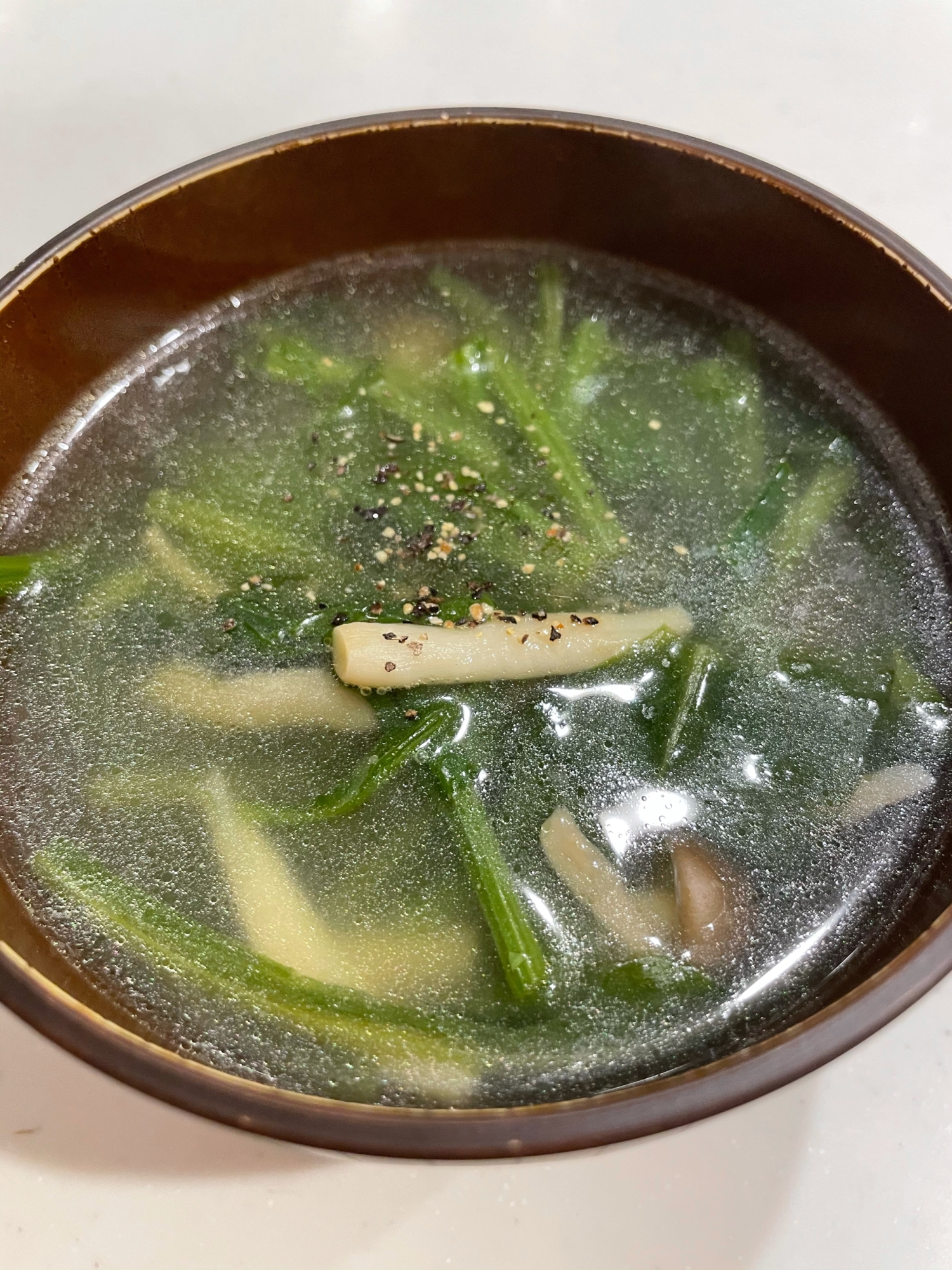 ビタミンたっぷり⭐しめじとほうれん草の中華スープ