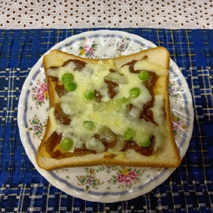 カレーと枝豆のチーズトースト