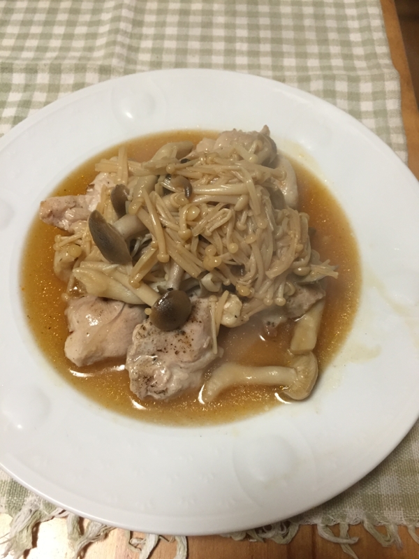 鶏肉のソテーキノコソース