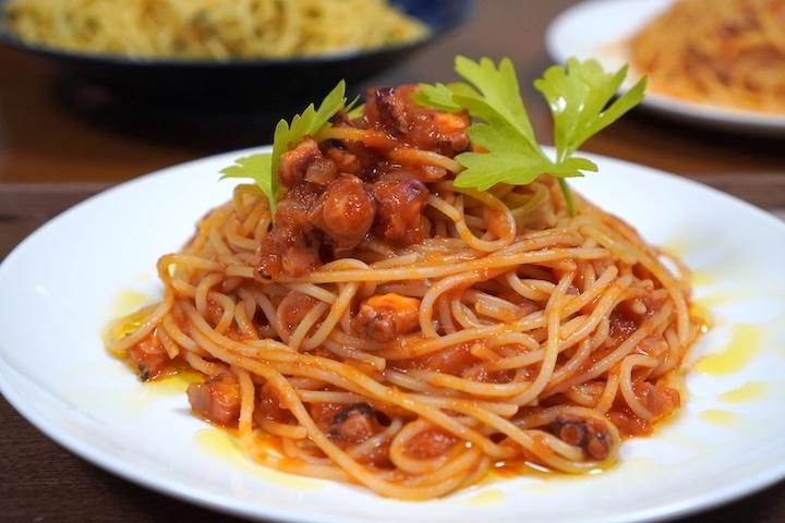 トマト缶で簡単なタコのラグーソースパスタ