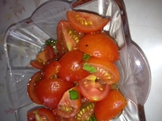 アイコでらないけど家で採れたトマトで作りました☆
初めての食べ方だったけどとっても美味しかったです♡