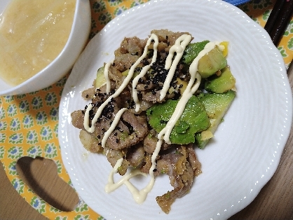 めちゃくちゃ美味しいアボガドと豚肉のマヨ味噌炒め！