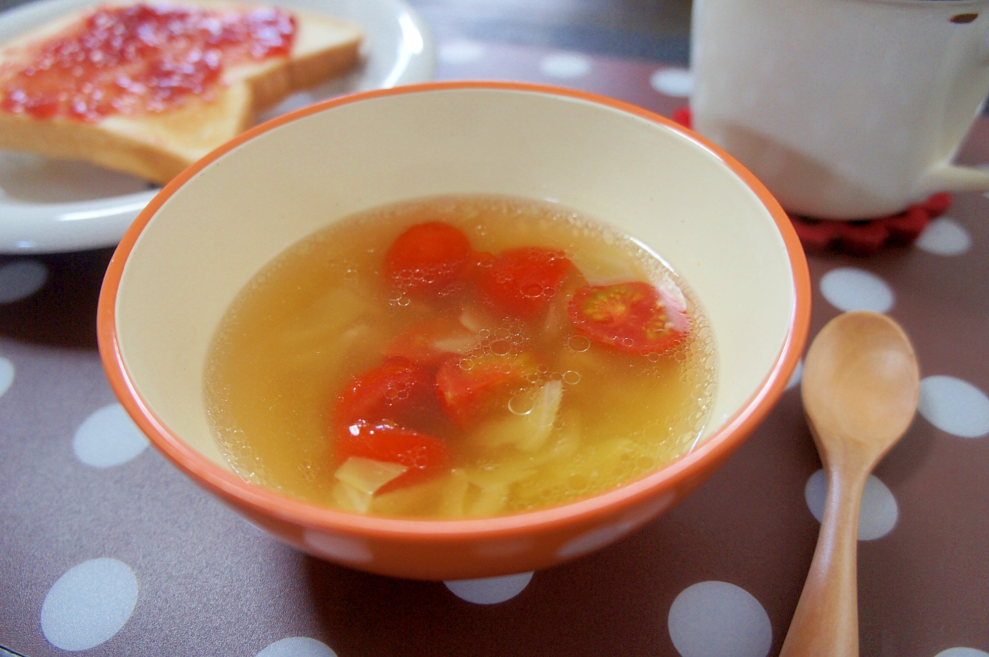 トマトとツナとキャベツのスープ