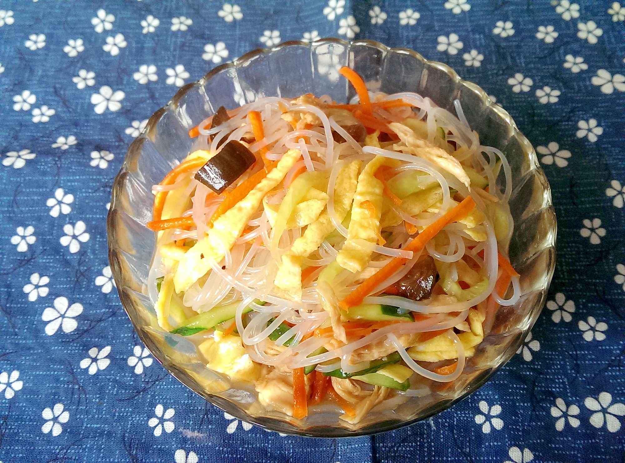 きゅうりのキューちゃんと蒸し鶏の春雨サラダ