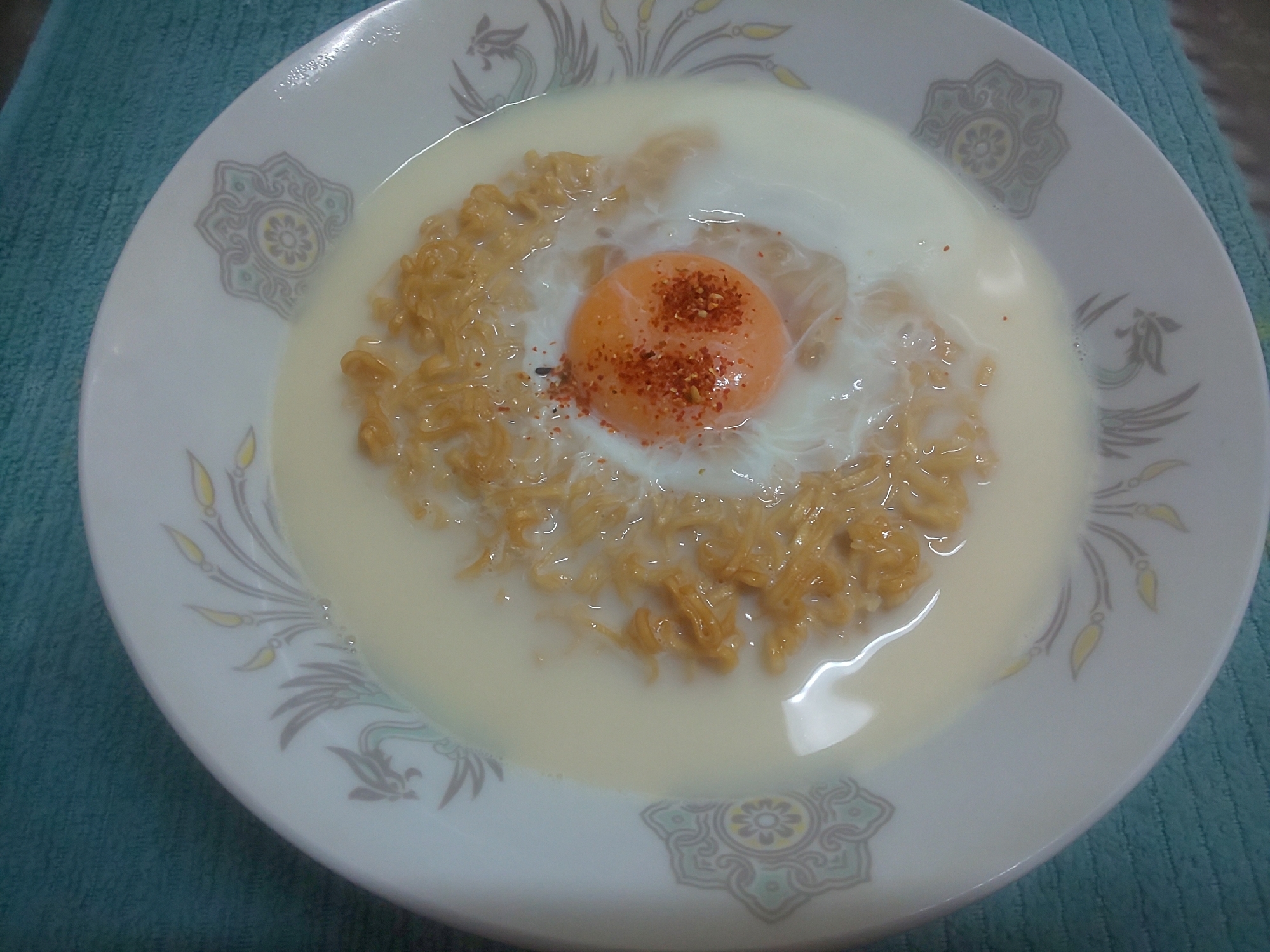 牛乳で♪味噌クリームチキンラーメン