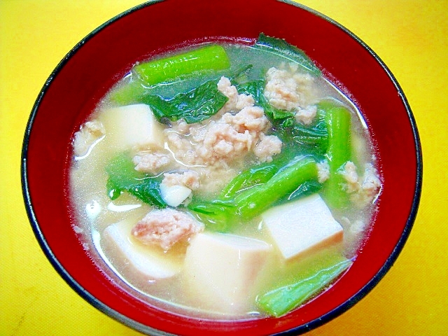 豆腐と小松菜鶏ひき肉の味噌汁