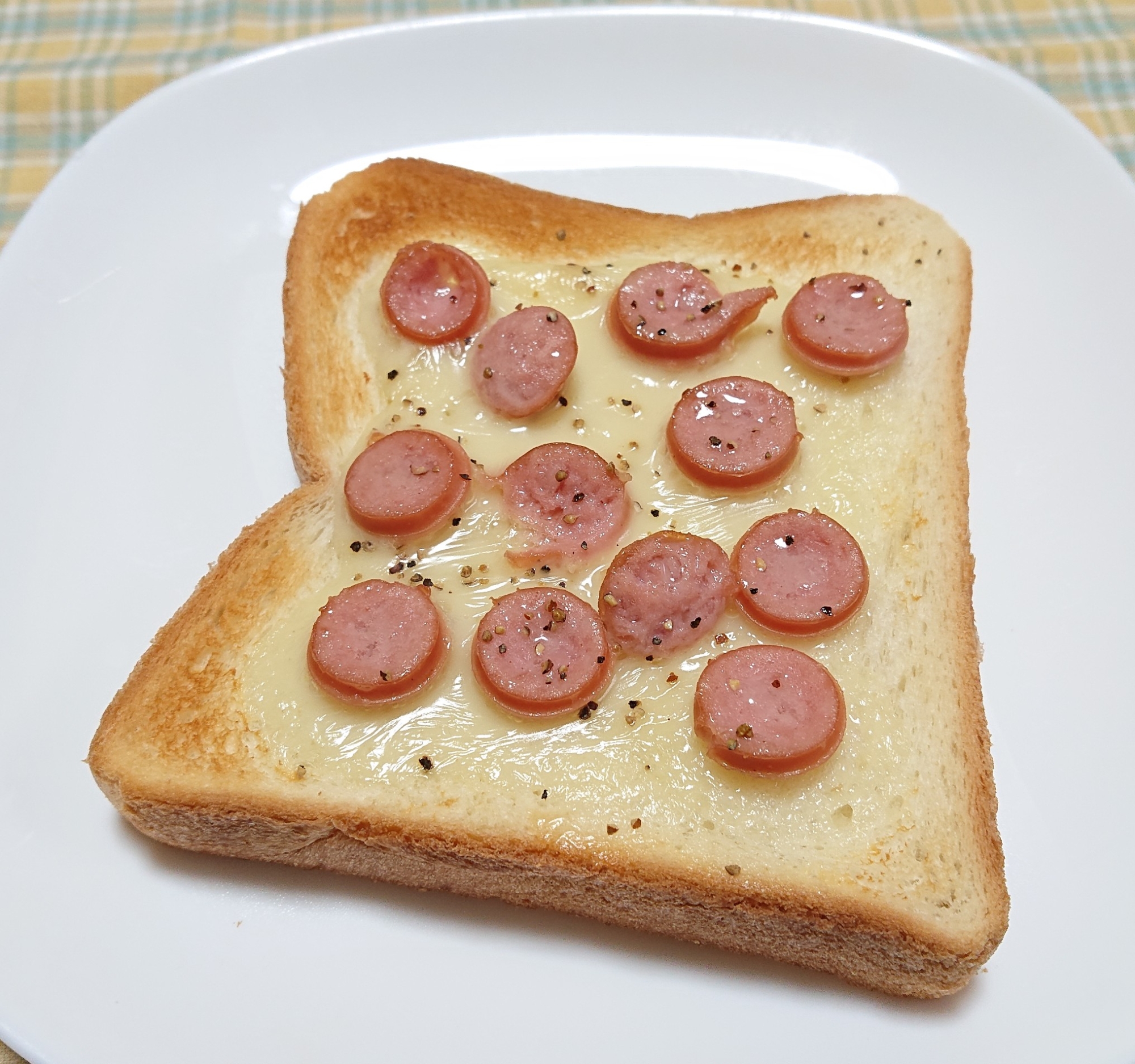 国産チーズで☆ウインナーのチーズクリームトースト