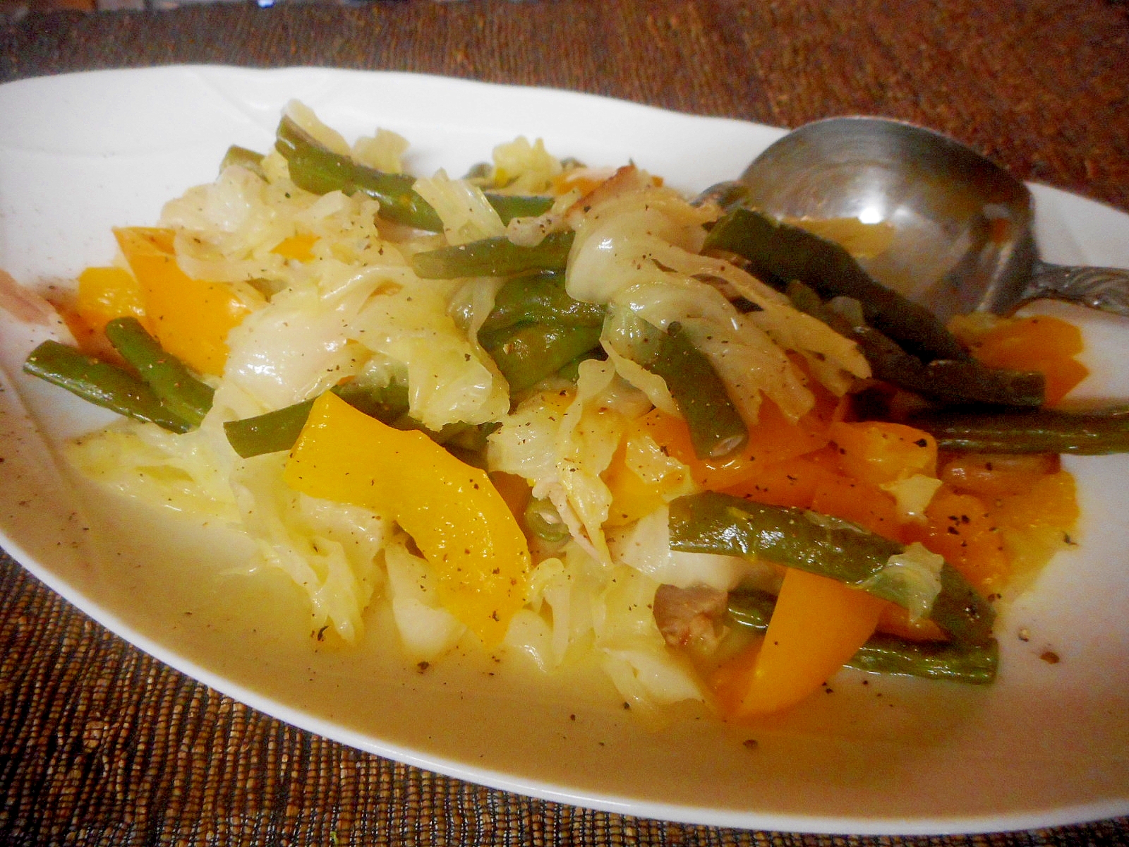 パプリカ インゲン キャベツとベーコンの蒸し煮 レシピ 作り方 By Mococo05 楽天レシピ