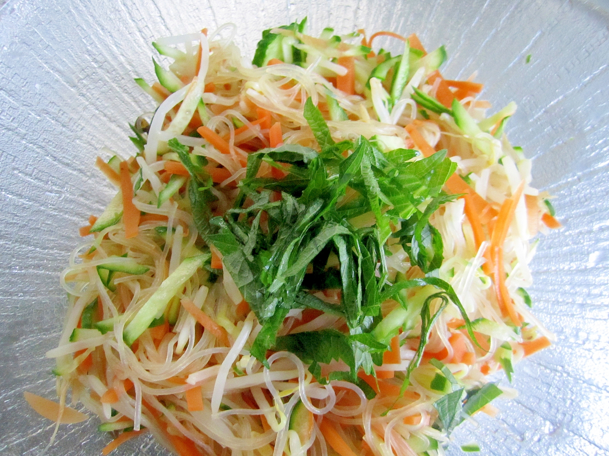 春雨の酢の物　大葉の香りでさっぱり