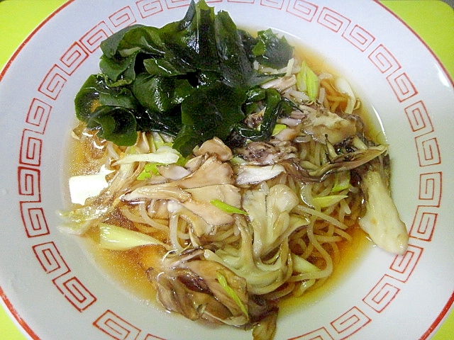 舞茸とわかめネギの醬油ラーメン