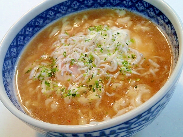 卵としらすとあおさの味噌ラーメン