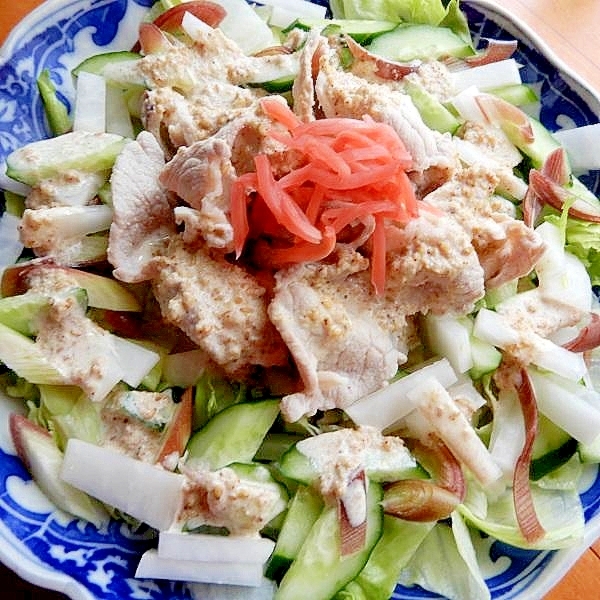 おつまみにも♡豚こま肉でOK❤胡麻ダレでサラダ♪
