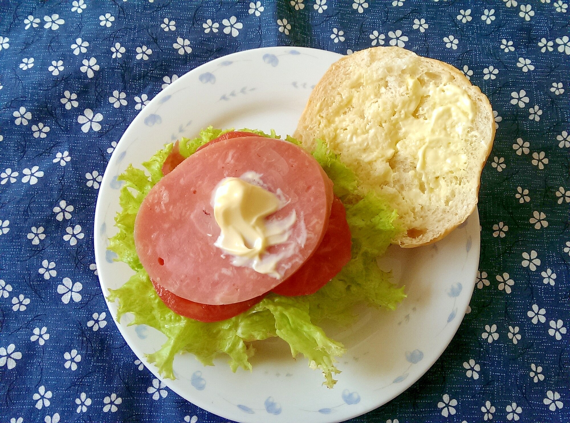 ハムレタストマトバーガー レシピ・作り方 by けいちゃん088 - 楽天