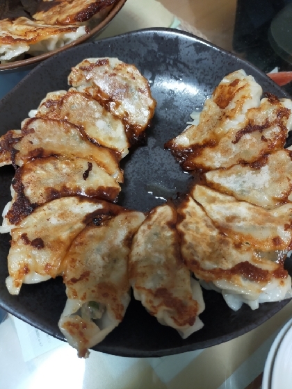 餃子はいつもこのレシピを使わせてもらってます。
ジューシーで美味しい！
半分は大葉とチーズを混ぜました。