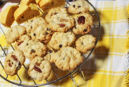 卵なしで作れるアメリカンクッキーを探していたので感謝です！甘さはひかえめで、チョコレートやナッツでアレンジできる点もポイントです。
焼き加減をたくさん練習します