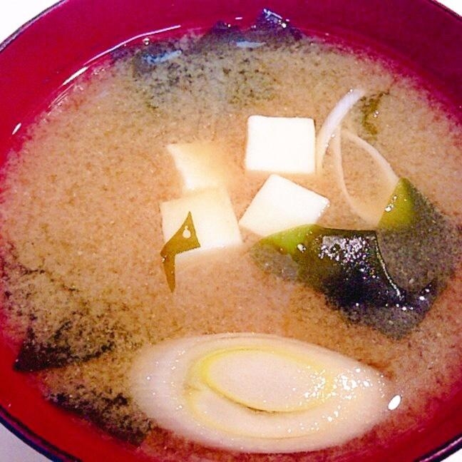 定番 塩蔵わかめと豆腐の味噌汁 レシピ 作り方 By アボカドプリン 楽天レシピ