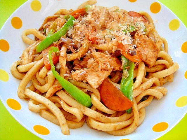 鶏むね肉入りソース焼きうどん