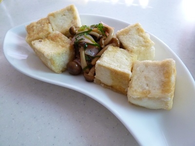 豆腐も主菜に～～野菜をのせて