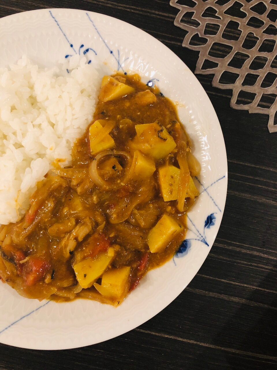 絶品☆いわし缶と完熟トマトの無水カレー