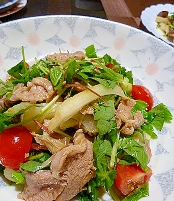 香りも爽やか！香味野菜と豚肉のサラダ