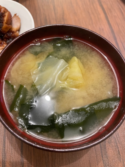 乾燥ワカメとキャベツのお味噌汁