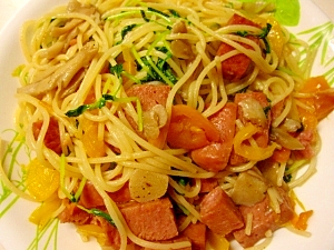 舞茸、豆苗、スパム、大蒜風パスタ