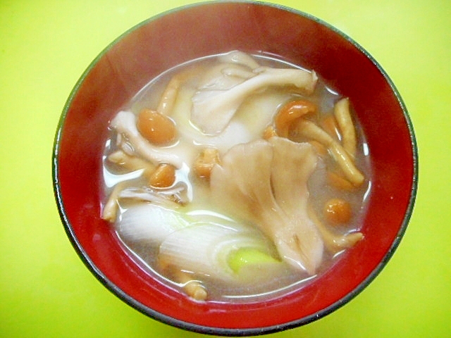 なめこと舞茸長ネギの味噌汁