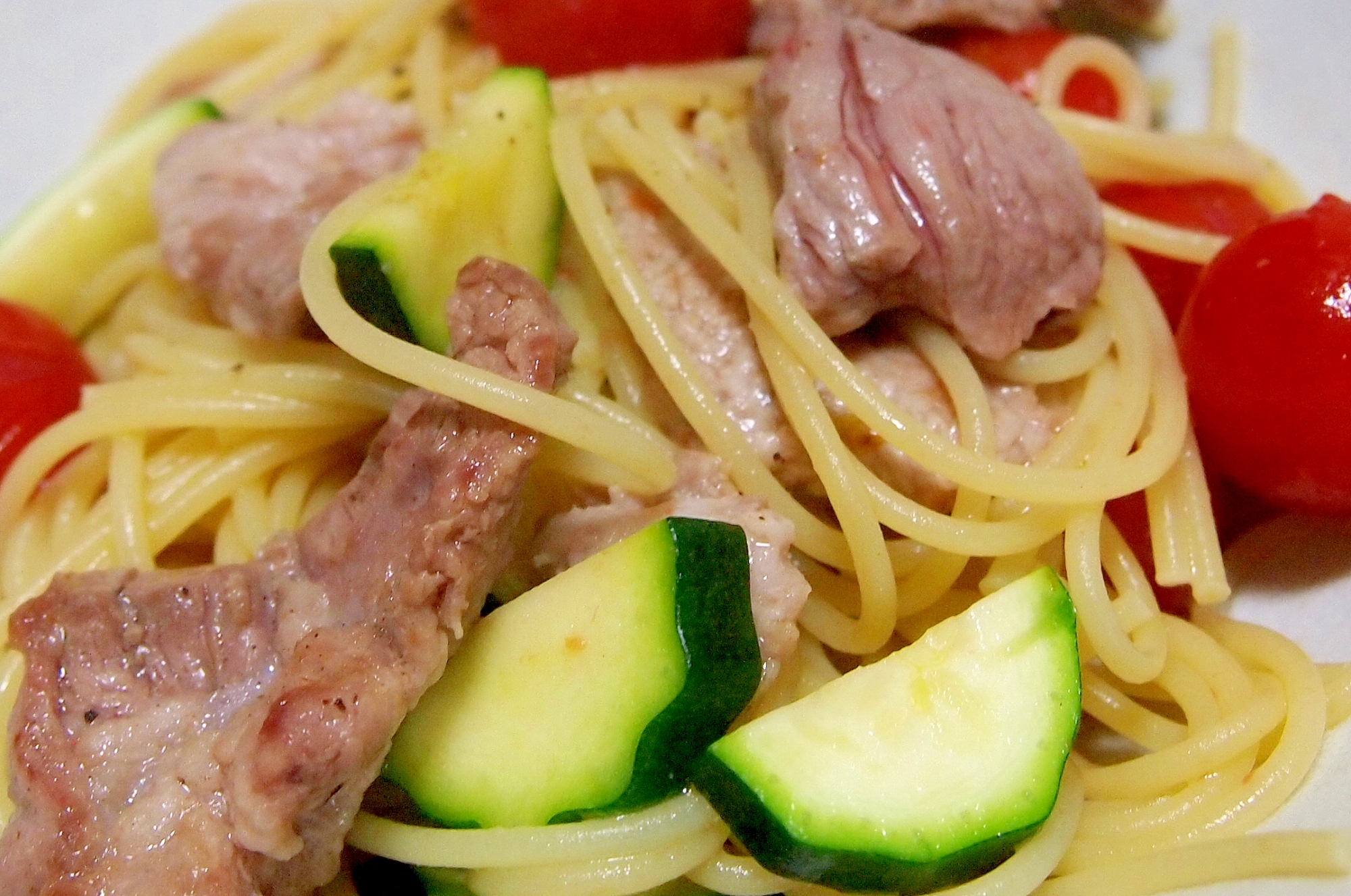 ズッキーニとミニトマトと豚肉のがっつりパスタ