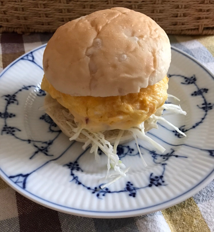 ベビーチーズ入り卵焼き丸パンサンド