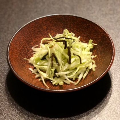 【副菜レシピ】千切りキャベツの塩昆布サラダ♡