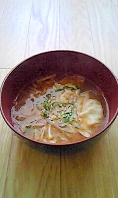 簡単☆餃子と春雨野菜のコチュジャンスープ