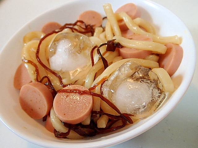 麺つゆで　魚肉ソーセージと昆布佃煮の冷やしうどん♬