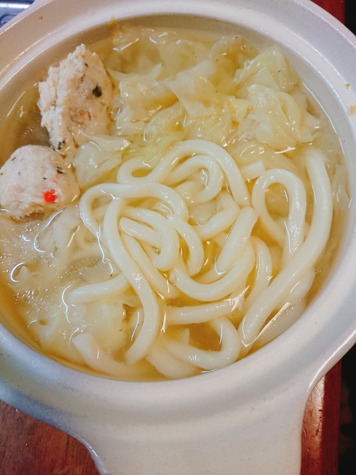 寒い日に美味しい♪白菜とうどんの鶏つくね鍋