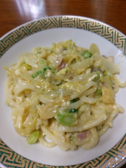 カルボナーラは初チャレンジです。
冷蔵庫にあった野菜がキノコも入れてみました。
リピートいたします♪