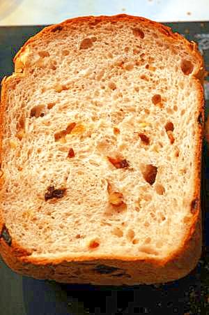 朝の定番：米粉入りレーズンとくるみの食パン