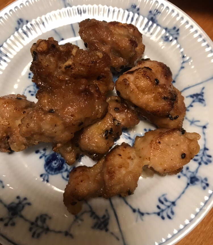 鶏モモ肉の黒ごま唐揚げ