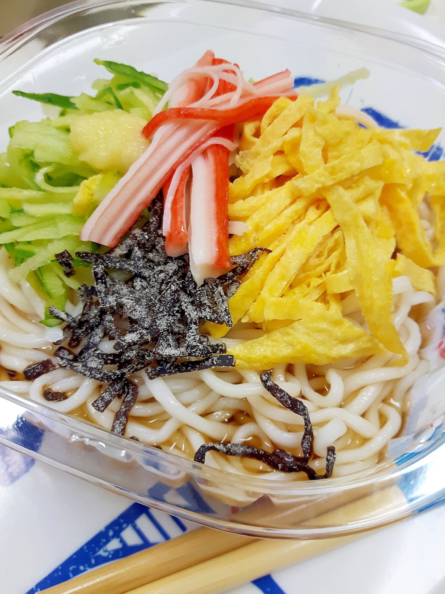 ゆでうどんアレンジ(^^)簡単彩りぶっかけうどん♪