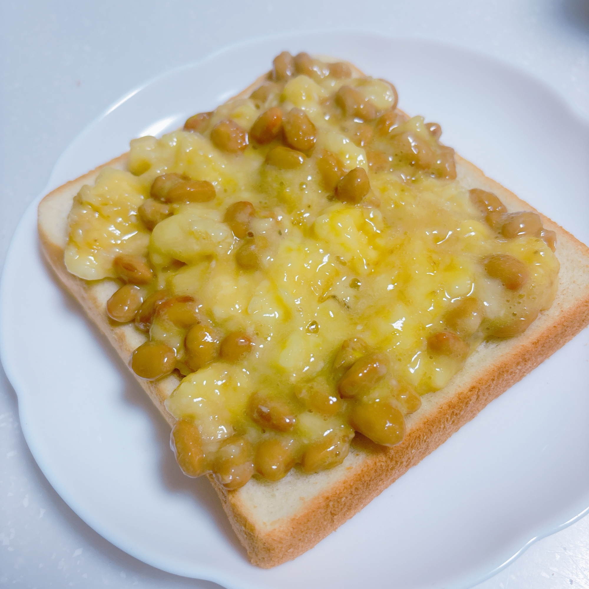 納豆のせバナナ食パン