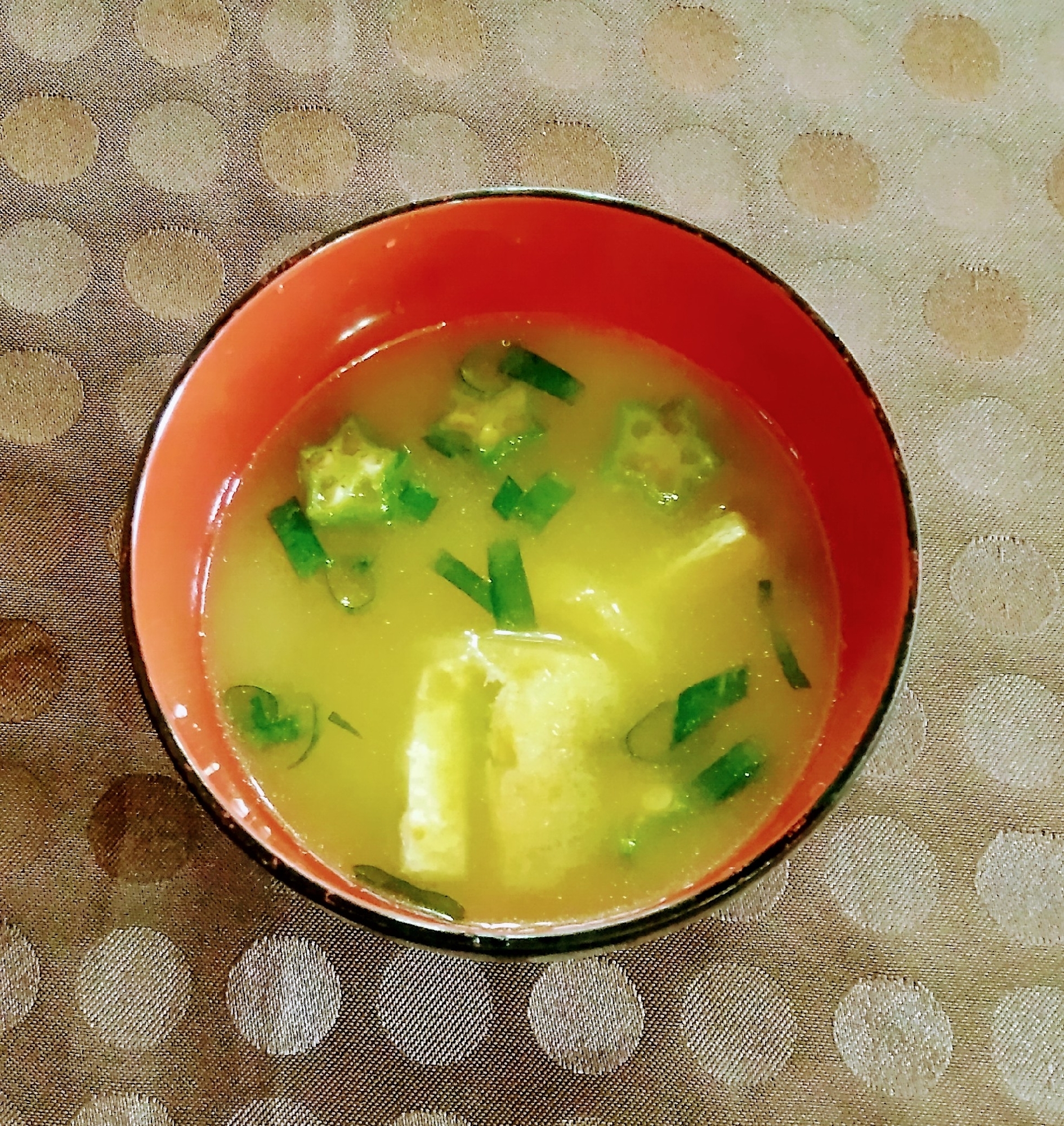 油揚げ・オクラ・玉ねぎの味噌汁