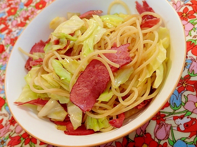 味玉で　パストラミビーフ♡キャベツのパスタ♬