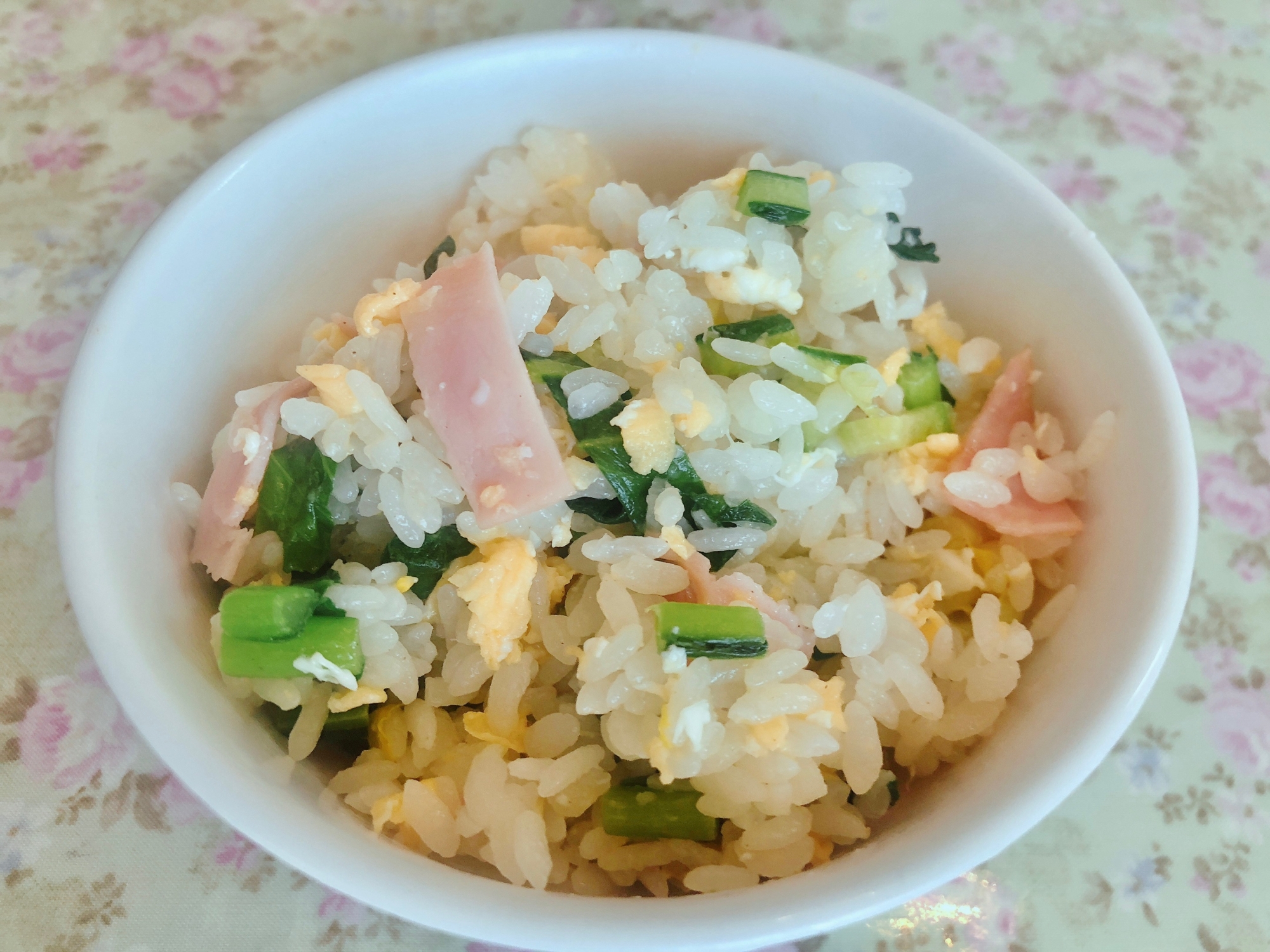小松菜、ハム、卵の3色チャーハン
