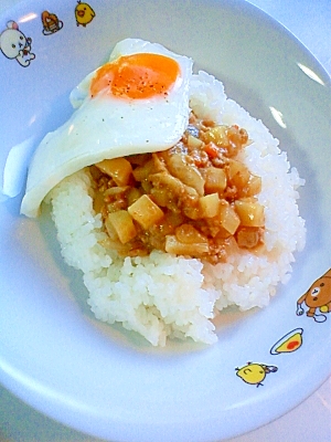 目玉焼きのせ！ドライカレー