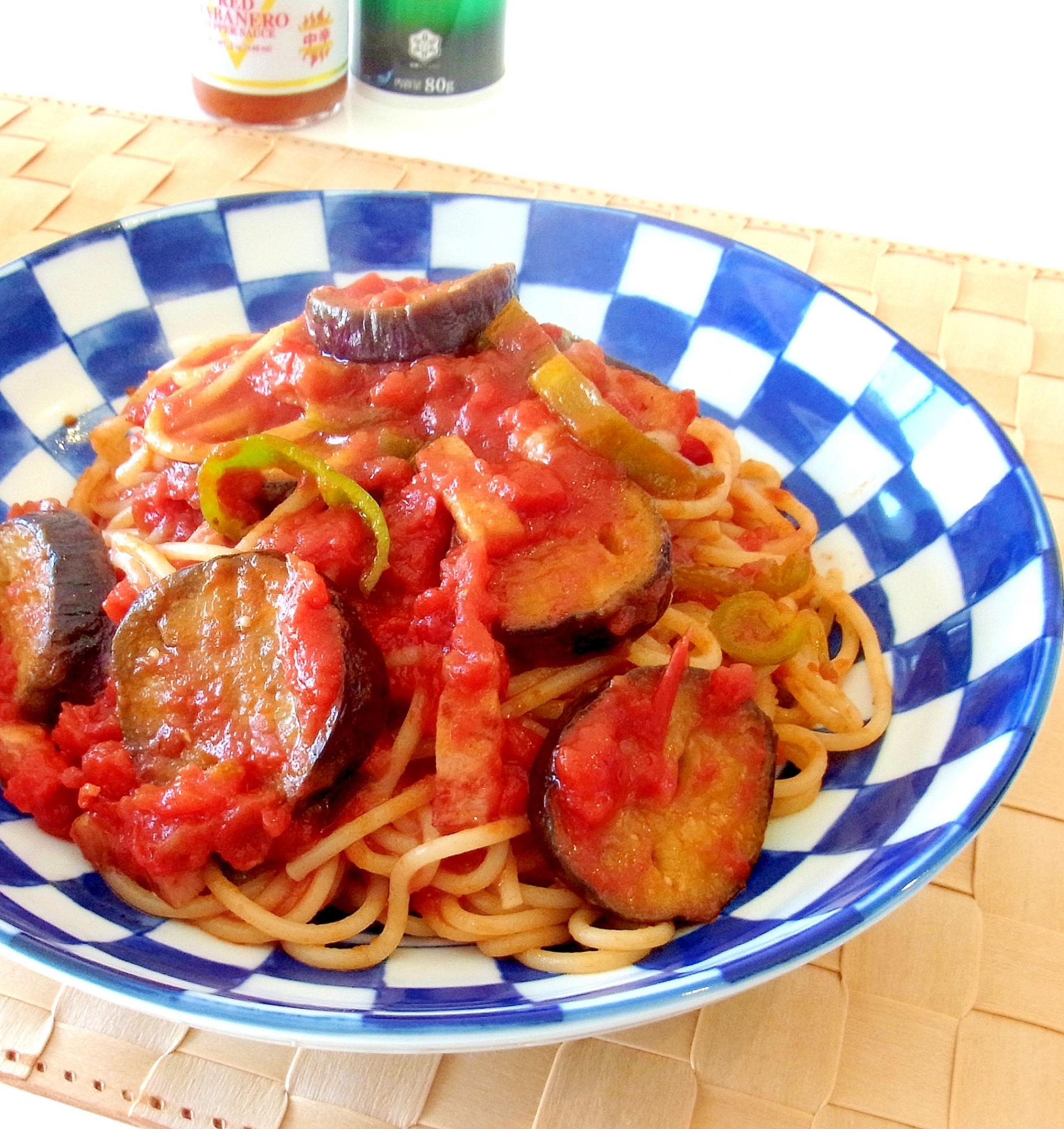 茄子とベーコンのパスタ　トマトソース使用