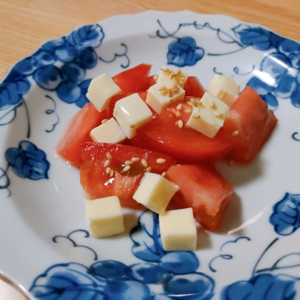 トマトとチーズの胡麻サラダ