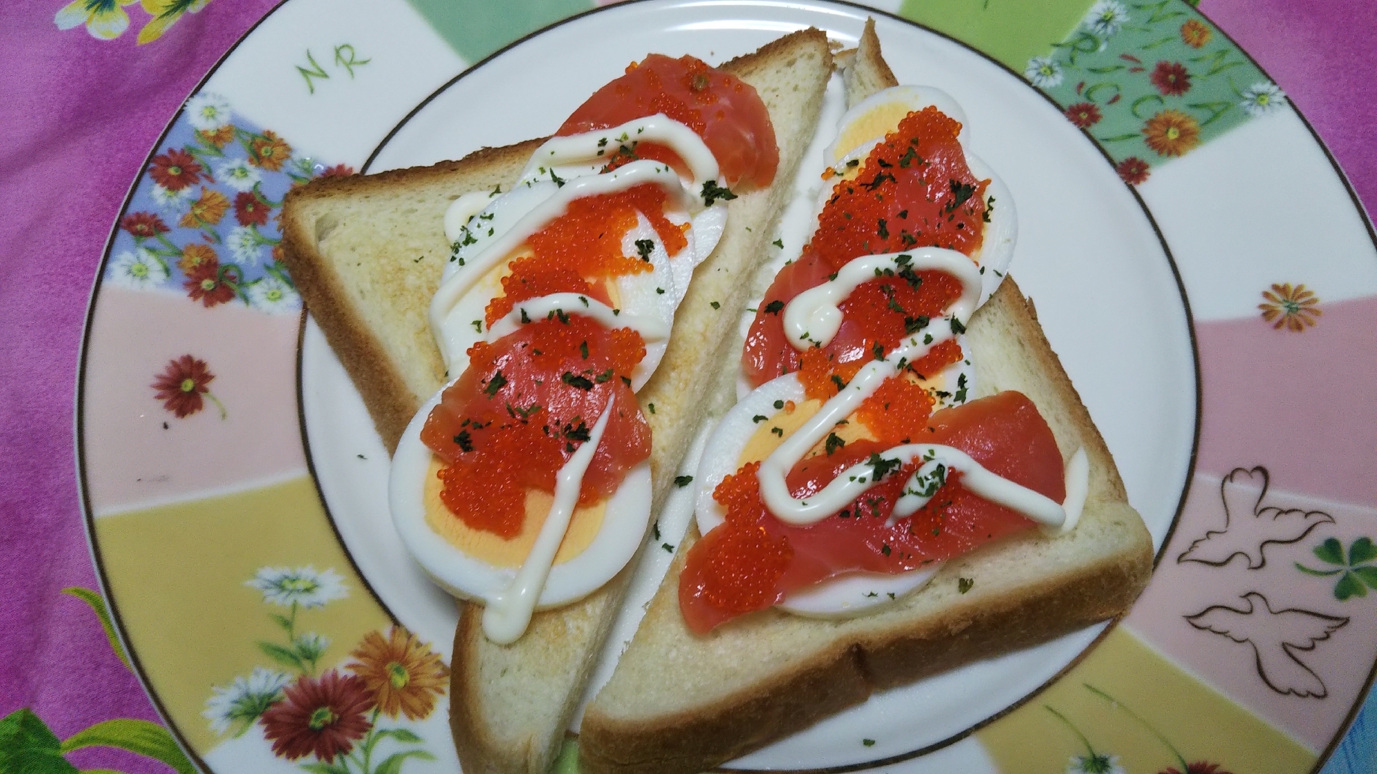 スモークサーモンと茹で卵のトースト☆