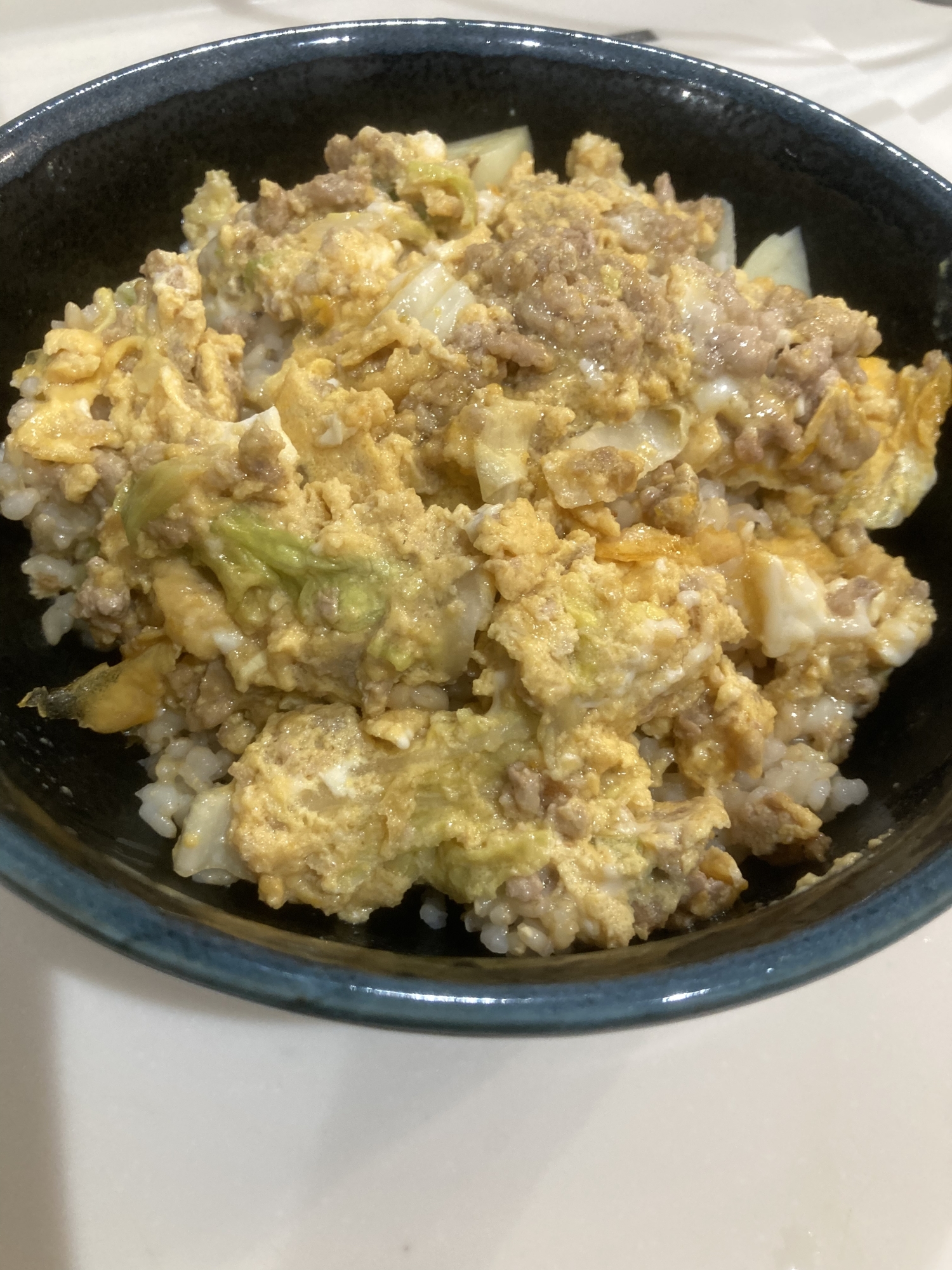 ボリュームあふれる！ひき肉卵の親子丼！