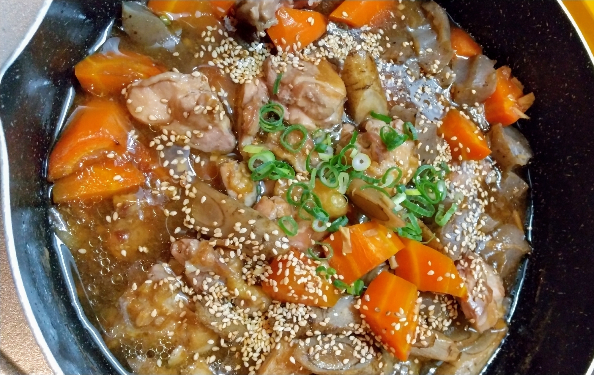 ご飯にばっちり合う鶏肉と根菜の煮物(^^)d